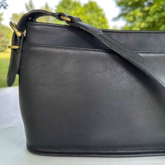 COACH Vintage Equestrian Slim Crossbody Shoulder Bag Black Leather 9802 USA Made - Picture 3 of 15